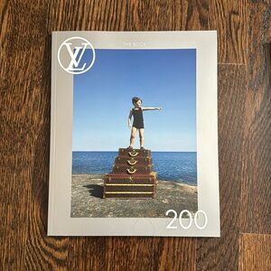 Louis Vuitton The Book 200 Excellent Condition